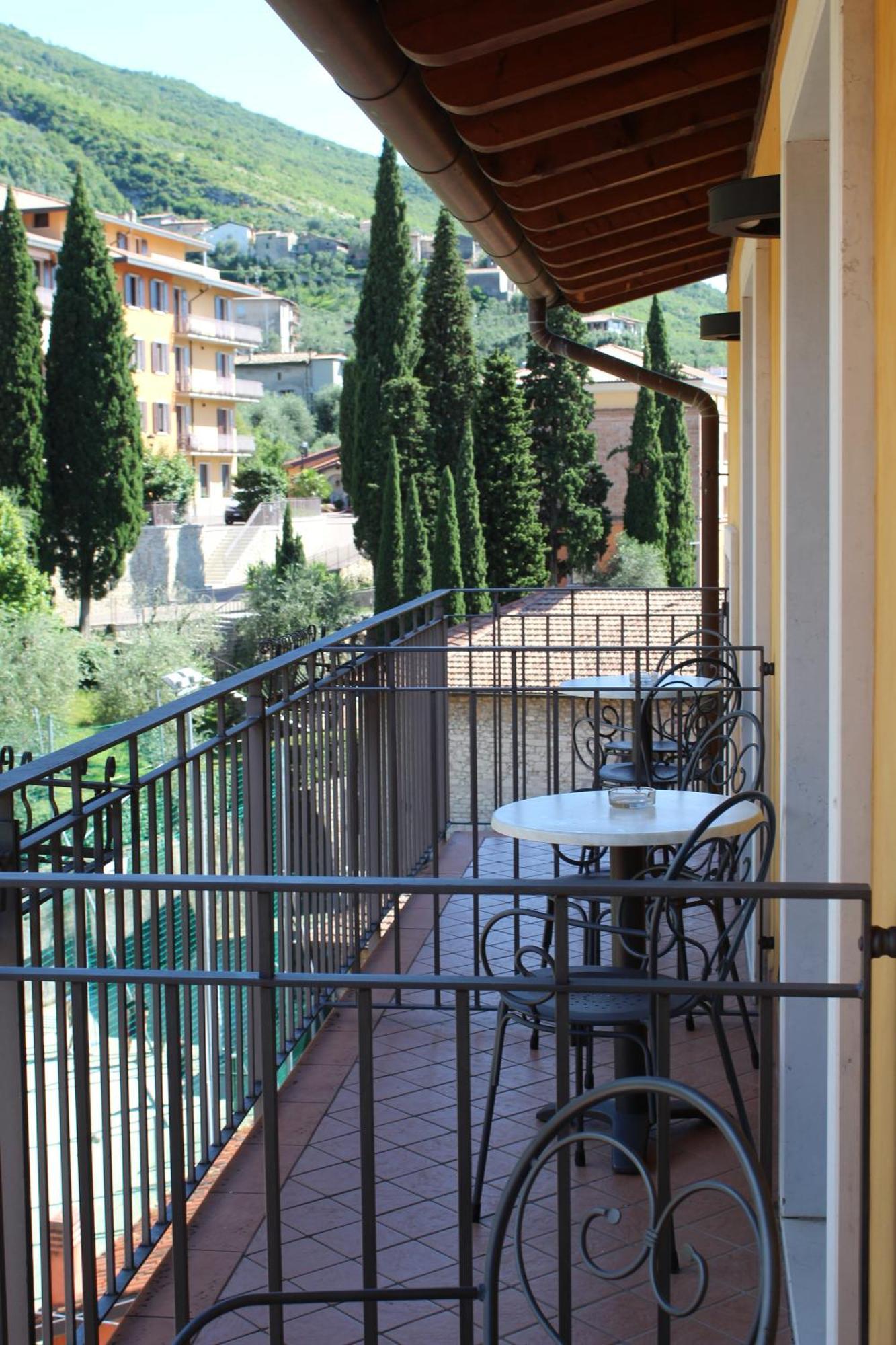 Garda Family House Hotel Castelletto Di Brenzone Buitenkant foto